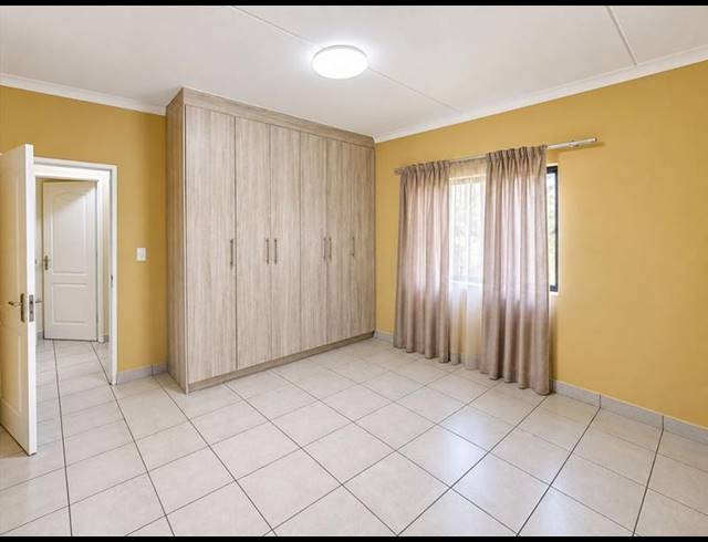 2 BEDROOM TOWNHOUSE FOR SALE IN POMONA